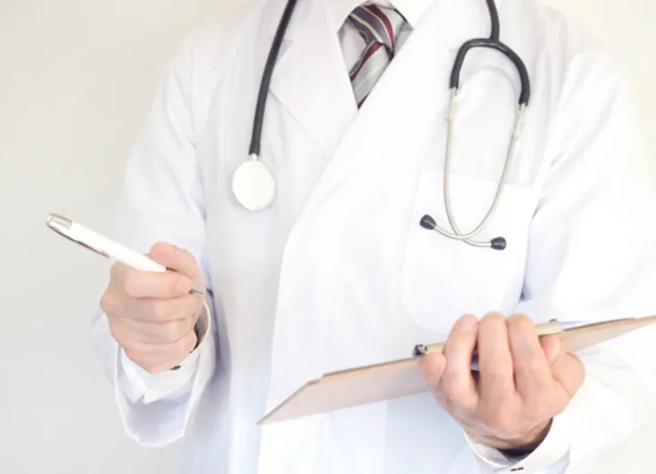 経験を積んだ形成外科医が執刀